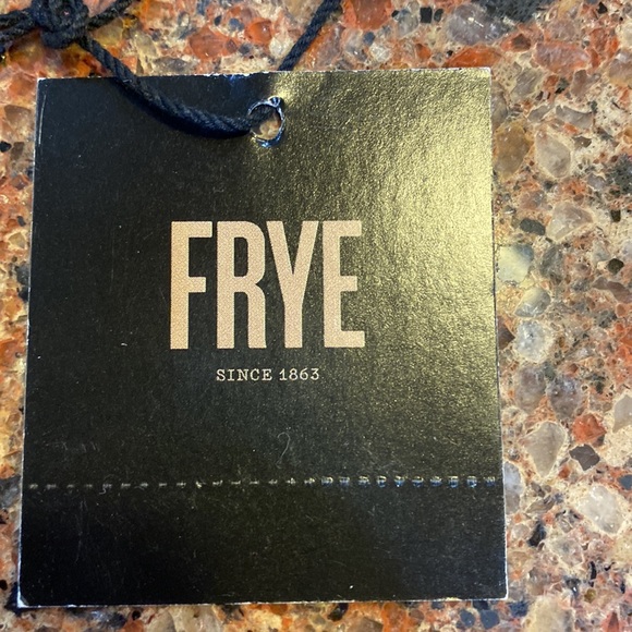 NWT FRYE LEATHER WRISTLET - Picture 8 of 9